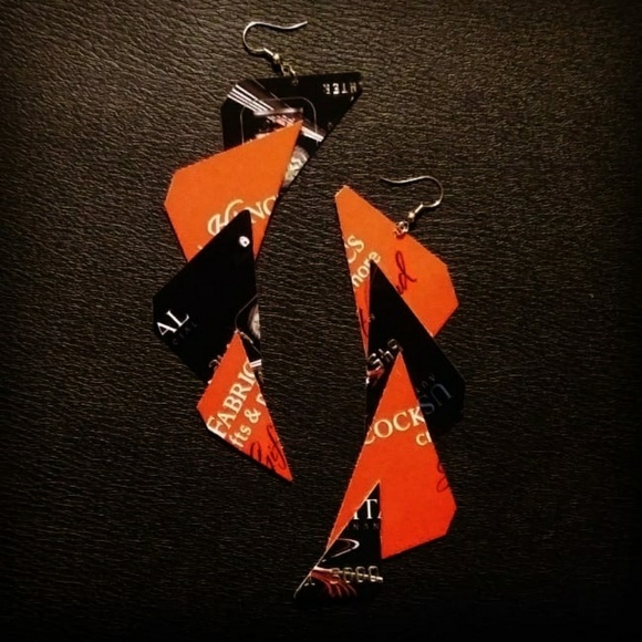Red & Black Credit Card Earrings - Picture 2 of 4
